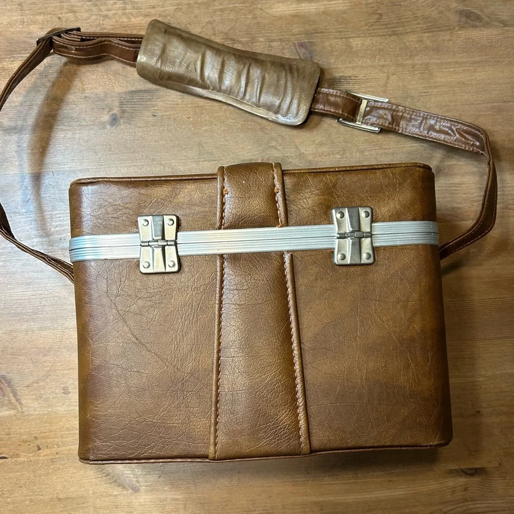Vintage 1960s / 1970s Brown Faux Leather Camera Carrying Case